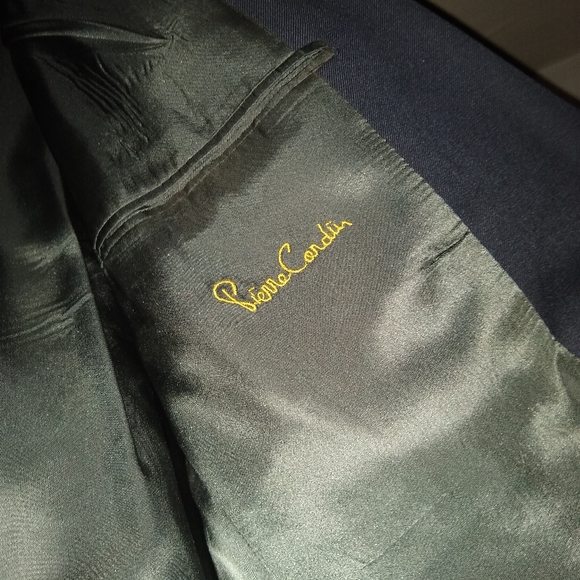 Blazer ( Covid-19 free home) - Picture 2 of 4